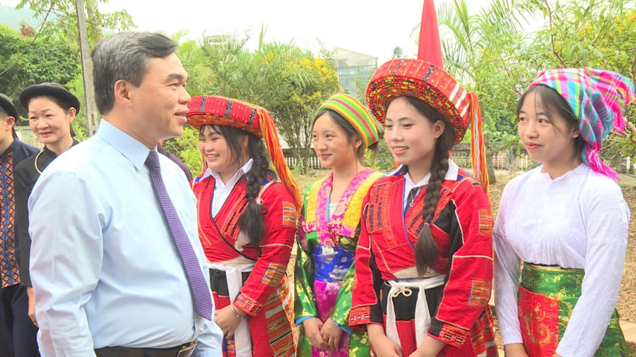 Những nụ cười tươi ngày khai giảng. 1000041118.jpg