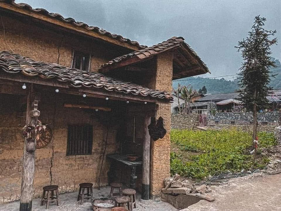 Kiến trúc đậm nét văn hóa của người Lô Lô. (Ảnh: Kim Kim) 1000041581.jpg
