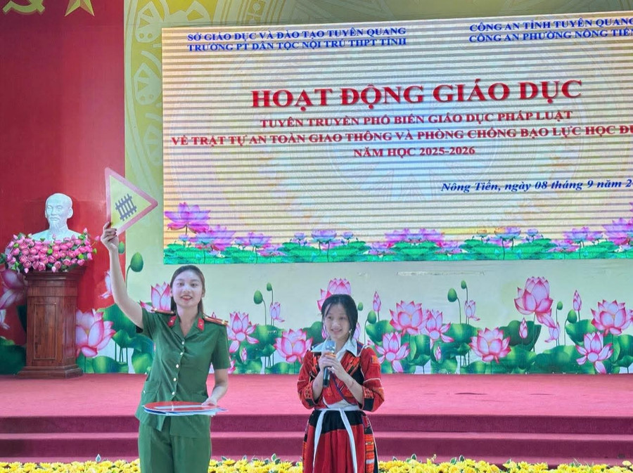 Buổi tuyên truyền pháp luật cho các em học sinh Trường Phổ thông Dân tộc nội trú THPT Tuyên Quang. 1000041575.jpg