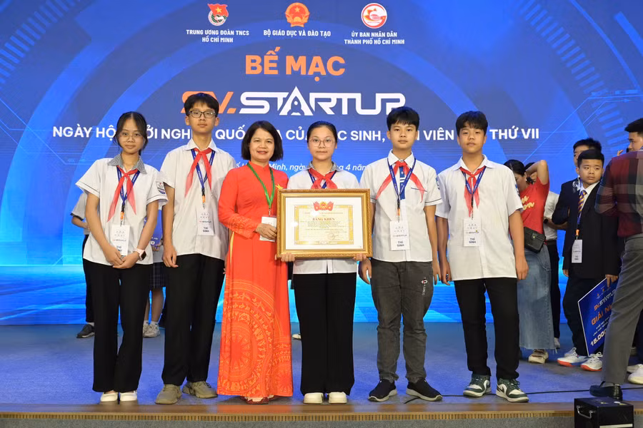 Học sinh Yên Bái đạt giải Ba trong Ngày hội khởi nghiệp.