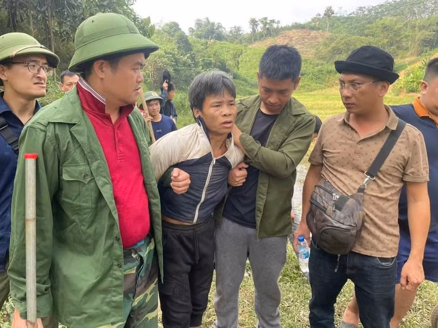 Lục Văn Đông đã bị bắt giữ sau 10 ngày lẩn trốn. (Ảnh: CA Yên Bình)