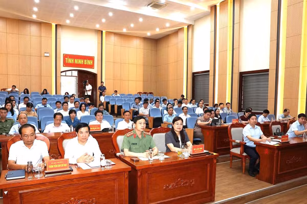 Các đại biểu tham dự hội nghị.