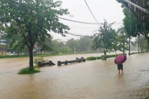 Mưa lớn khiến nhiều tuyến đường ở Thừa Thiên Huế bị ngập.