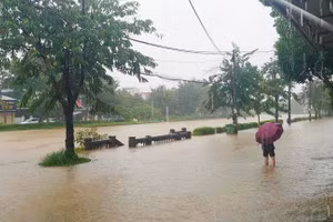 Mưa lớn khiến nhiều tuyến đường ở Thừa Thiên Huế bị ngập.