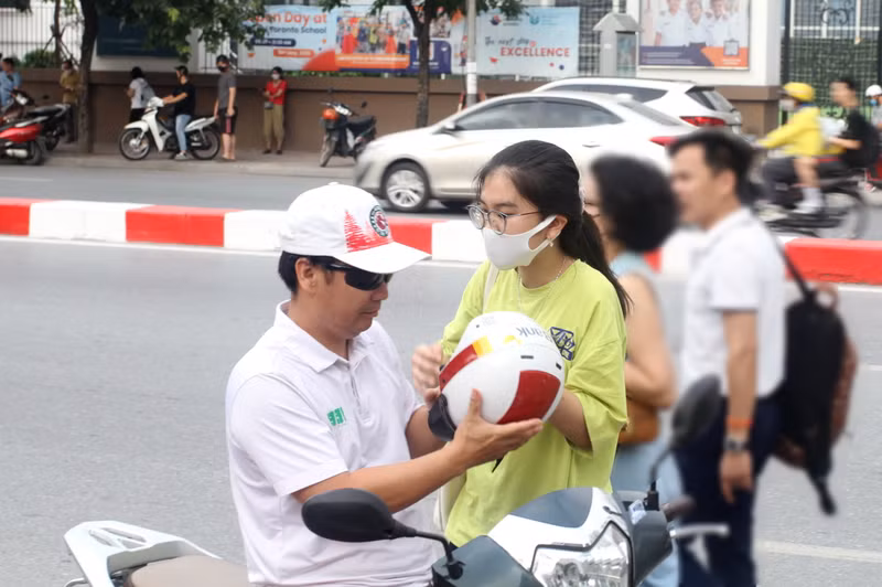 Tiếp sức sĩ tử trước kỳ thi vào trường chuyên Hà Nội