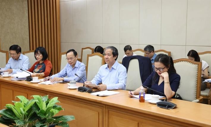 Bộ trưởng Bộ GD&ĐT Nguyễn Kim Sơn phát biểu tại cuộc họp. ptt2.jpg