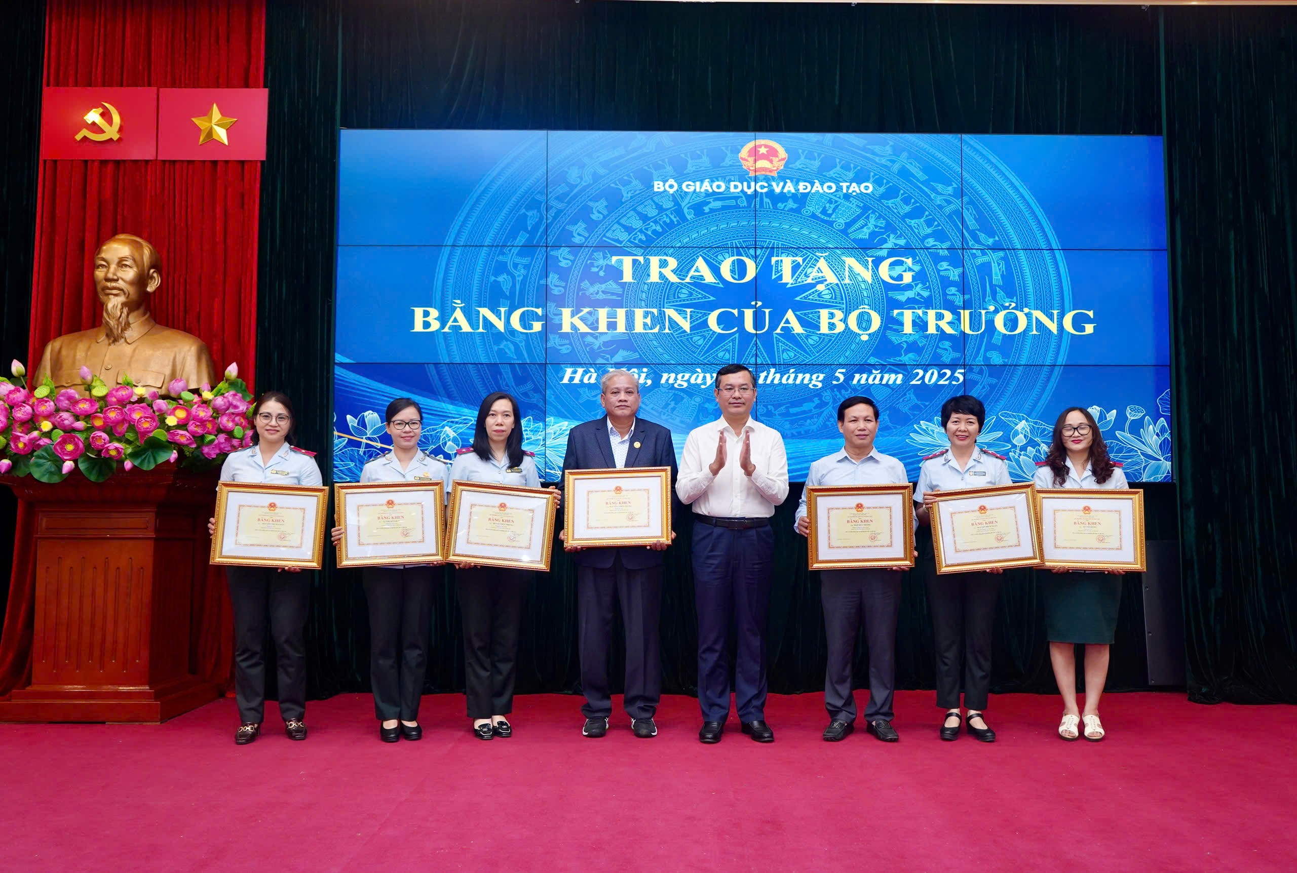 bang-khen-bo-truong-1.jpg