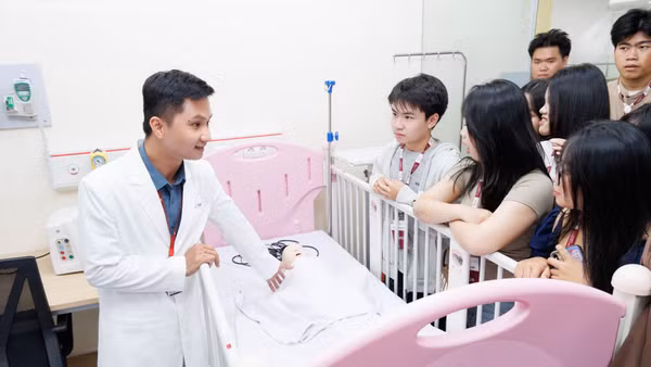 Học sinh Trường THPT Sơn Trà (TP Đà Nẵng) tham gia hoạt động trải nghiệm hướng nghiệp. Ảnh: NTCC