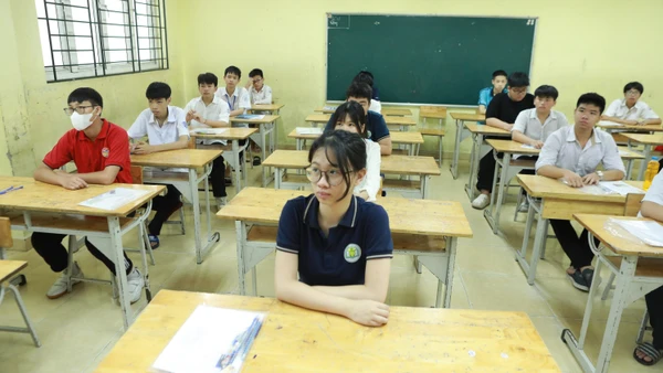 Học sinh thi vào lớp 10 THPT tại Hà Nội năm 2025. Ảnh: Khôi Nguyên