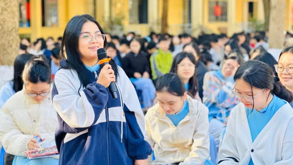 Học sinh THPT Đắk Lắk tham gia hoạt động tư vấn tuyển sinh năm 2026. Ảnh: Thế Hùng