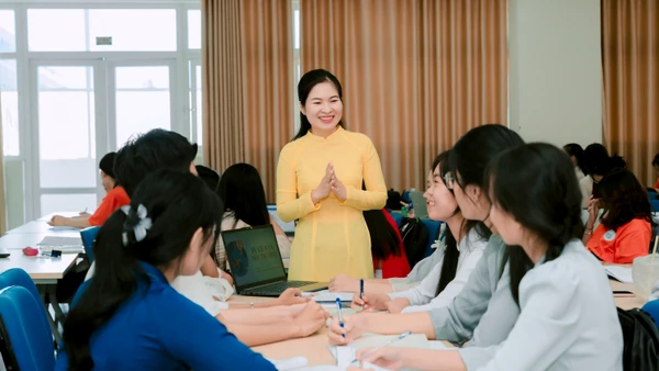 Giảng viên, sinh viên Trường Đại học Sư phạm (Đại học Đà Nẵng). Ảnh: NTCC