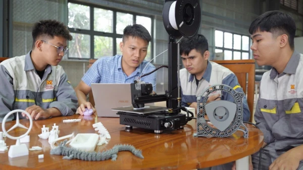 Sinh viên Trường Đại học Công nghệ Miền Đông tại một buổi thực hành. Ảnh: MIT.Uni