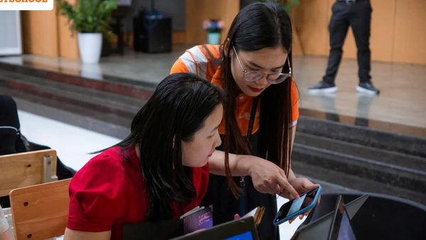 Chuyên gia đến từ FPT PolySchool trong buổi tập huấn cho giáo viên ở TP Cần Thơ. Ảnh: VA