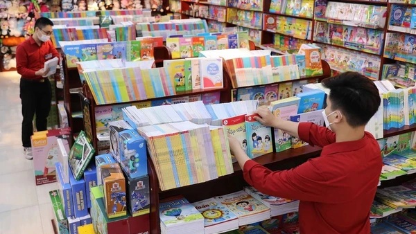 Sách giáo khoa là một thị trường đặc biệt, cần được quản lý chặt chẽ. Ảnh minh họa ITN