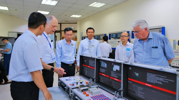 Một tổ chức kiểm định quốc tế làm việc tại Trường Đại học Tôn Đức Thắng. Ảnh: TDTU