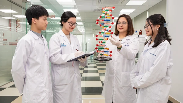 Giảng viên, sinh viên Đại học Phenikaa. Ảnh: NTCC