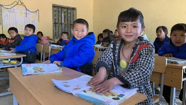 Đại biểu Quốc hội đề xuất, thực hiện cung cấp miễn phí SGK cho học sinh từ năm học 2030 - 2031. Ảnh: Nghiêm Huê