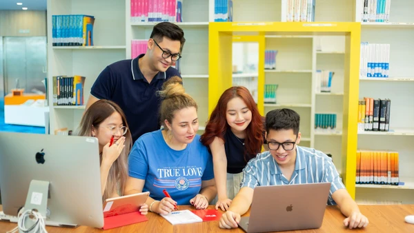 Sinh viên Trường Đại học Anh Quốc Việt Nam. Ảnh: NTCC