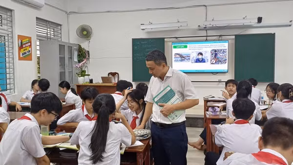Một giờ học được tổ chức theo hình thức làm việc nhóm của học sinh Trường THCS Nguyễn Huệ (Đà Nẵng). Ảnh: NTCC