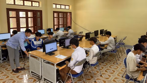 Trường THPT Mường Ảng (Điện Biên) thực hiện khảo sát thử nghiệm PISA năm 2024. 