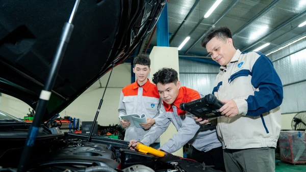 Sinh viên khối ngành Công nghệ kỹ thuật, Trường Đại học Nguyễn Tất Thành trong giờ học. Ảnh: NTTU