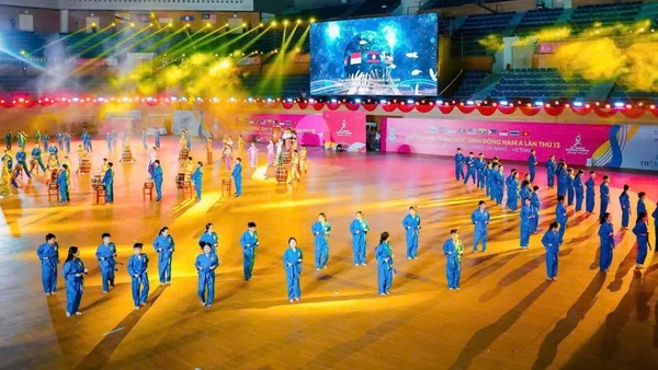 Học sinh Trường Tiểu học - THCS Đức Trí biểu diễn võ Vovinam tại Lễ khai mạc Đại hội Thể thao học sinh Đông Nam Á lần thứ 13 năm 2024.