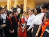 Thứ trưởng Lê Tấn Dũng trò chuyện, chia sẻ cùng học sinh Trường PTDTNT THCS&THPT Chiêm Hóa.