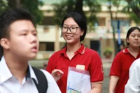 Thí sinh sau giờ thi môn Toán tại điểm thi Trường THCS Đống Đa (Hà Nội). Ảnh: Vân Anh.