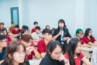 TS. Cù Ngọc Phương - Trưởng khoa Lý luận Chính trị, Trường Đại học Nguyễn Tất Thành trong giờ dạy.