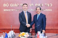 Bộ trưởng Nguyễn Kim Sơn và ông Julien Guerrier - Đại sứ Liên minh Châu Âu (EU) tại Việt Nam.