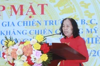 Nhà giáo Nguyễn Thị Tiệp chia sẻ về những ngày tháng đi B trong buổi gặp mặt do Sở GD&ĐT Hà Nội tổ chức.