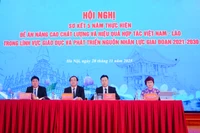 Thứ trưởng Bộ Giáo dục và Đào tạo Việt Nam Lê Quân và Thứ trưởng Bộ Giáo dục và Thể thao Lào Samlane Phankhavong đồng chủ trì hội nghị.