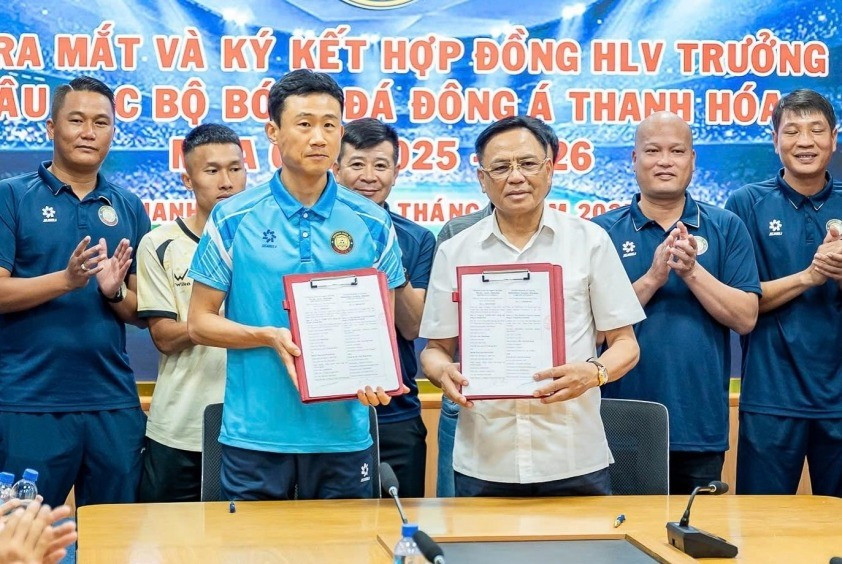 Đông Á Thanh Hoá chính thức ký hợp đồng với HLV Hàn Quốc Choi Won Kwon hôm 14/7. thanh-hoa.jpg