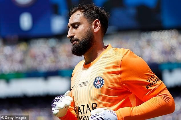 Thủ thành Donnarumma có thể buộc phải cân nhắc rời đội bóng Paris, mở ra cơ hội cho cả Man City lẫn Man Utd. thu-mon-2.jpg