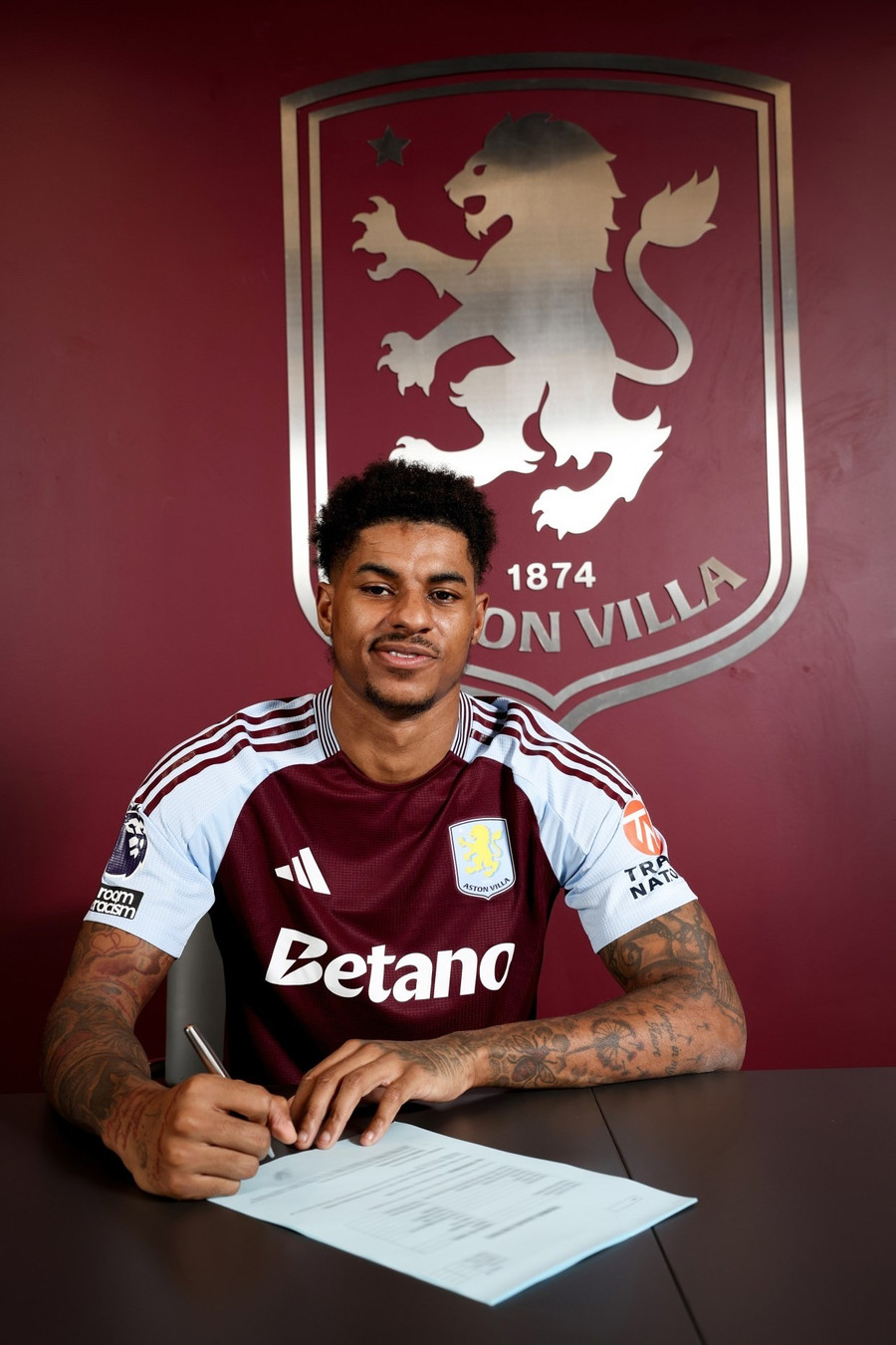 Marcus Rashford chính thức cập bến Aston Villa theo dạng cho mượn từ Man Utd. marcus-rashford-aston-villa-sign.jpg