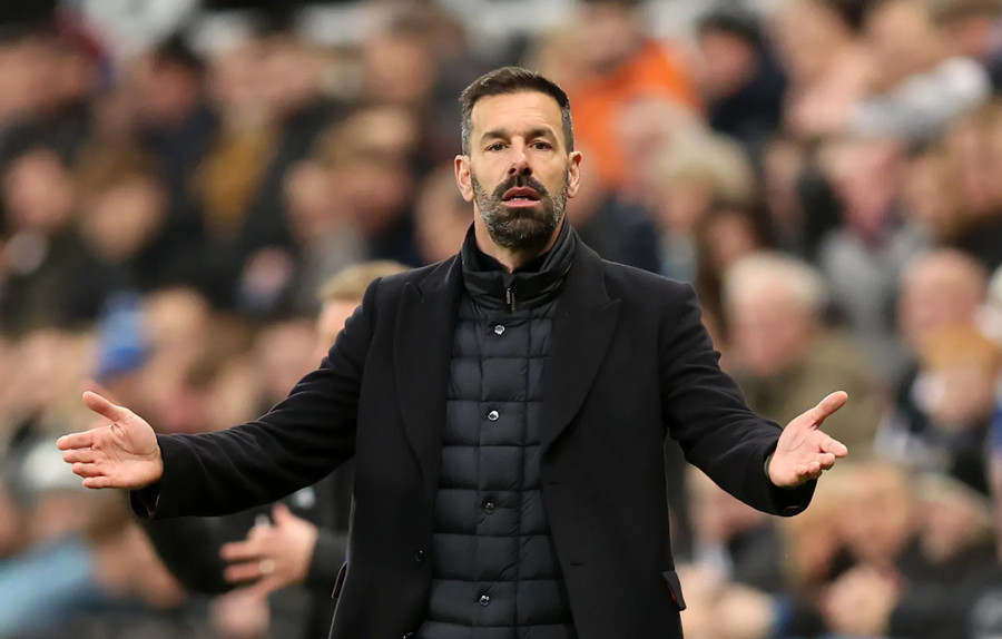 Chiến lược gia người Tây Ban Nha thay thế tiền nhiệm Ruud van Nistelrooy bị sa thải. 2.jpg