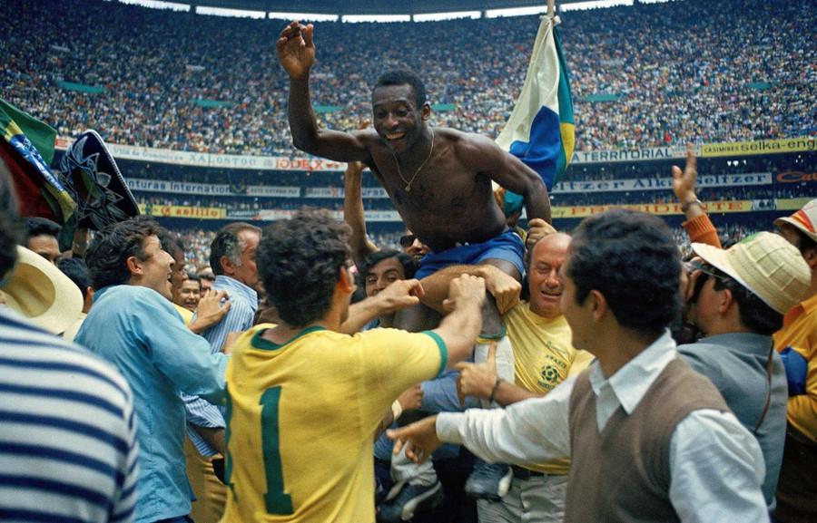 Vua bóng đá Pele là một phần của đội tuyển Brazil vô địch World Cup năm 1970. man-3.jpg