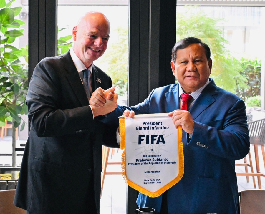 Tổng thống Indonesia Prabowo Subianto (phải) gặp Chủ tịch FIFA Gianni Infantino (trái) tại New York, Mỹ vào ngày 25/9/2025. indon.jpg