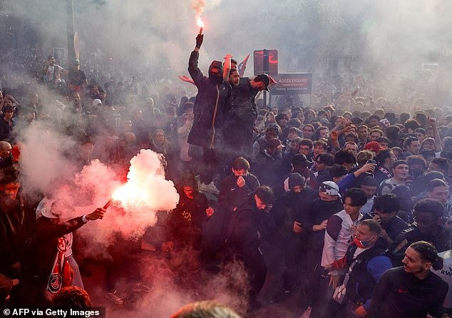 Cổ động viên PSG từng ‘nổi loạn’ sau khi đội nhà đánh bại Arsenal tại bán kết Champions League 2024-2025 hôm 7/5 (giờ địa phương). psg.jpg