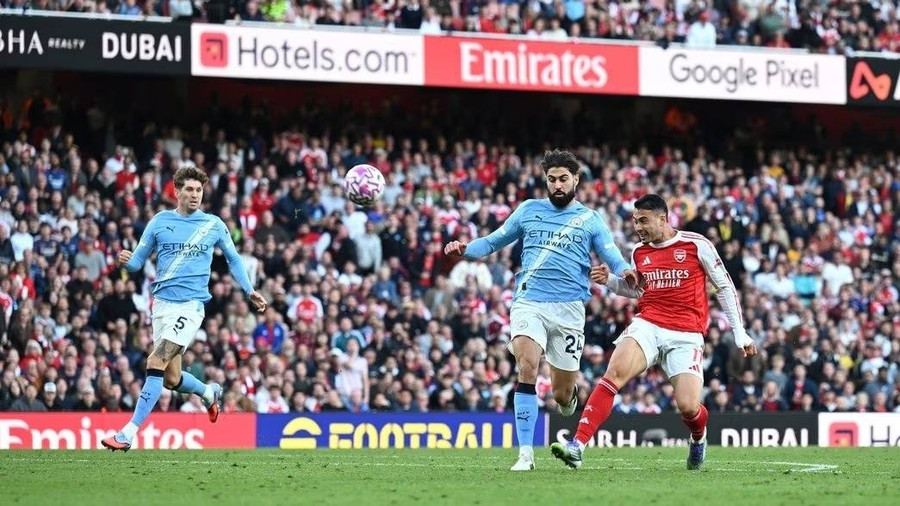 Gabriel Martinelli gỡ hòa 1-1 trong trận Arsenal gặp Man City ở vòng 5 Ngoại hạng Anh arsenal.jpg