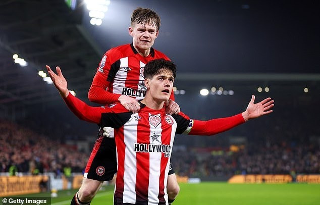 Arsenal đã đạt được thỏa thuận chiêu mộ Christian Norgaard (dưới) từ Brentford. arsenal.jpg
