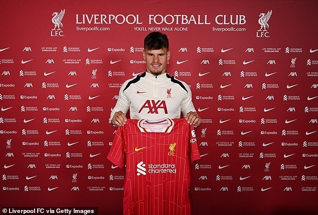 Liverpool đã hoàn tất thỏa thuận đưa Milos Kerkez từ Bournemouth đến Anfield. liverpool.jpg
