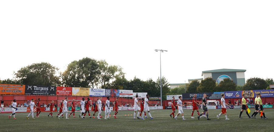 Trận đấu giữa Tamworth và đội U21 Manchester United đã bị hủy bỏ. chan-thuong-2.jpg