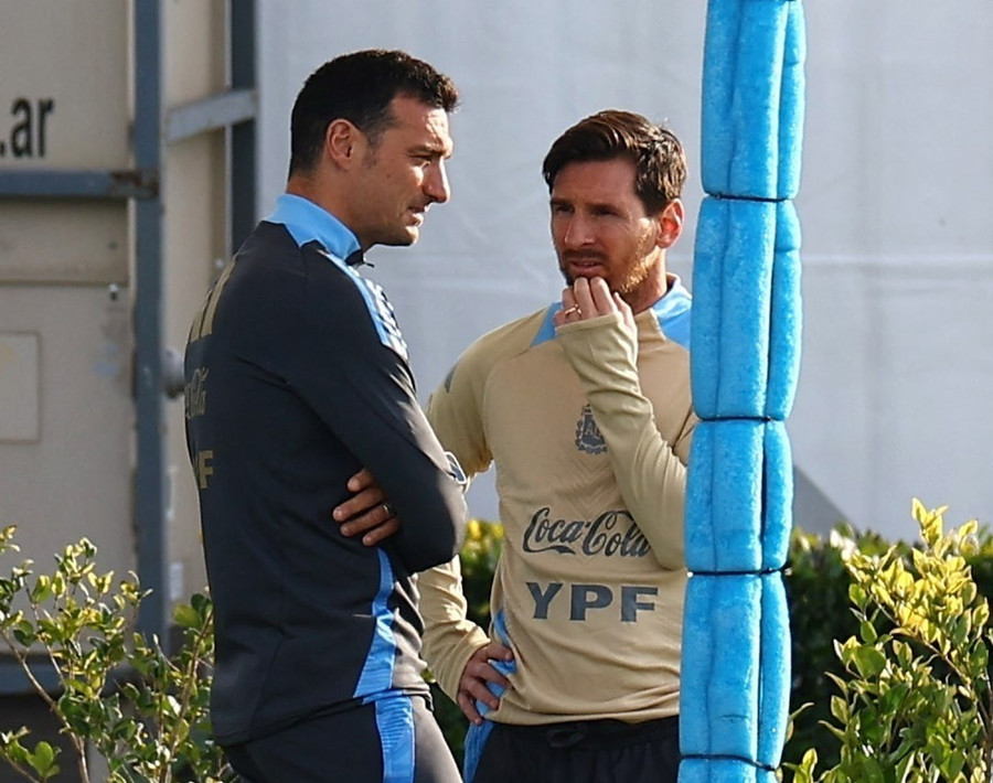 HLV Lionel Scaloni thừa nhận khả năng siêu sao Lionel Messi dự World Cup 2026 vẫn chưa chắc chắn. messi.jpg