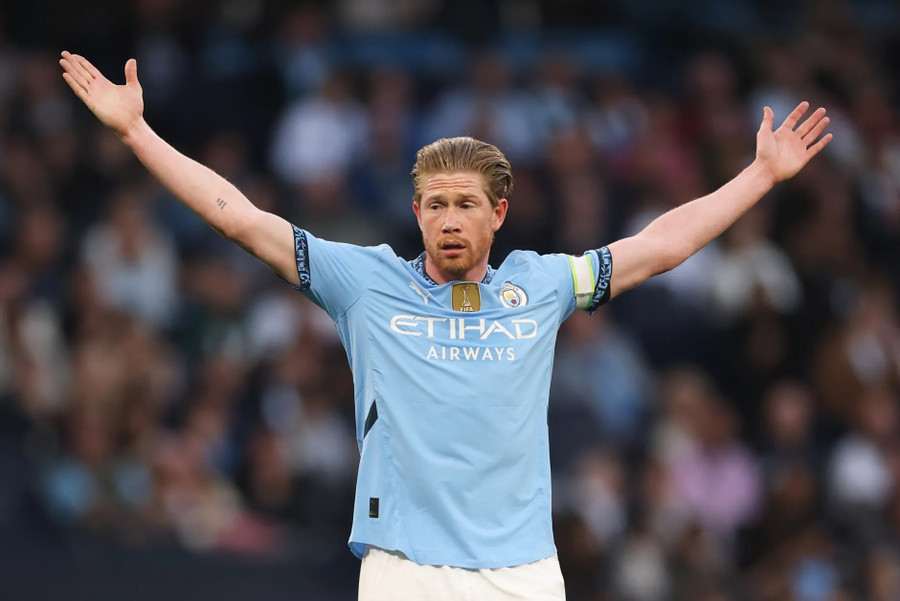 Nhạc trưởng Kevin De Bruyne đã thông báo rời Man City sau 10 năm gắn bó, được đồn đoán sẽ gia nhập Liverpool. 6.jpg