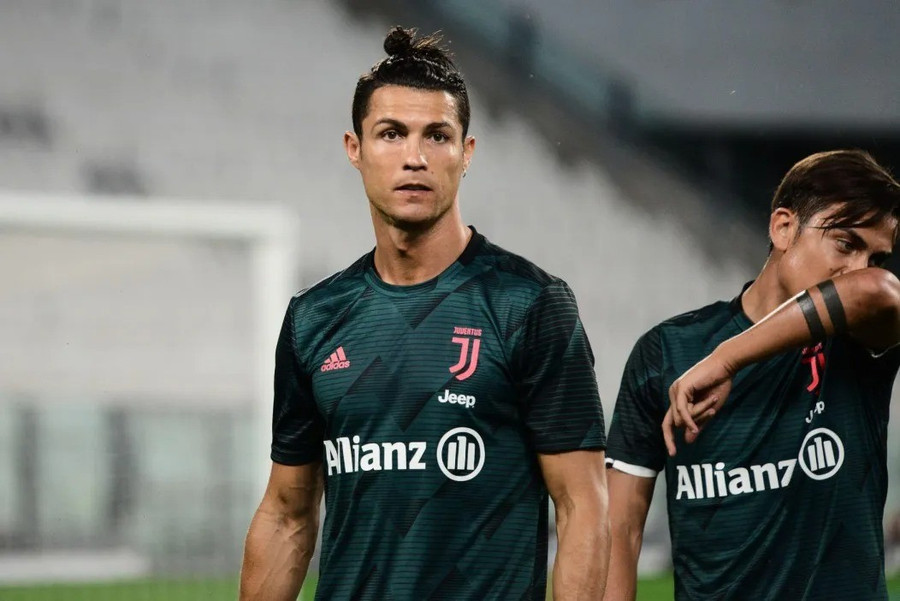 Ronaldo đã thay đổi kiểu tóc của mình nhiều lần trong quá khứ. 6.jpg