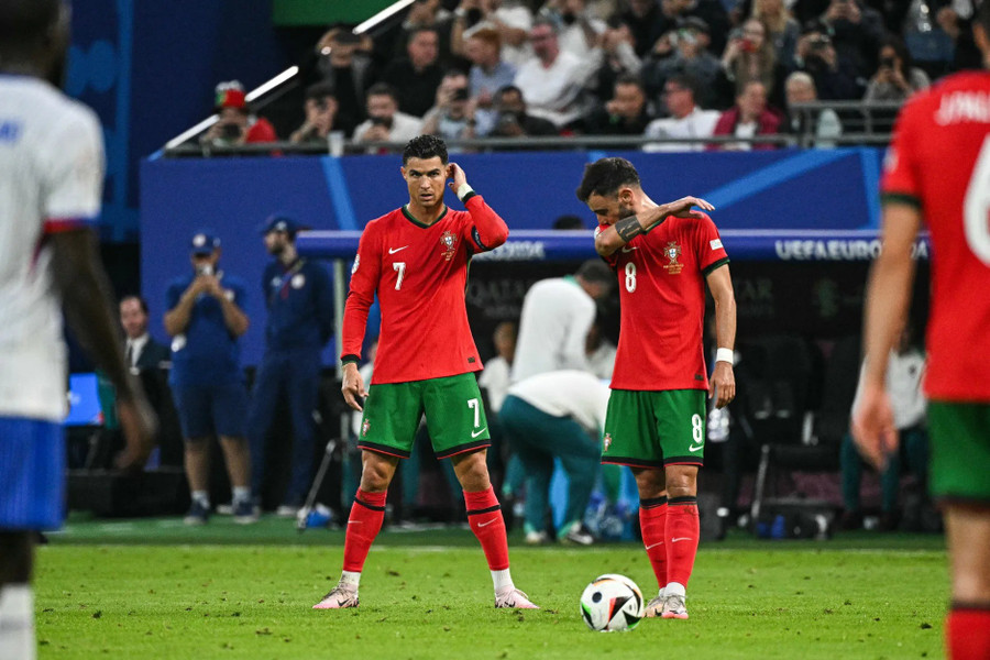 Ronaldo và Fernandes tùng nhiều năm sát cánh tại tuyển Bồ Đào Nha. 4.jpg