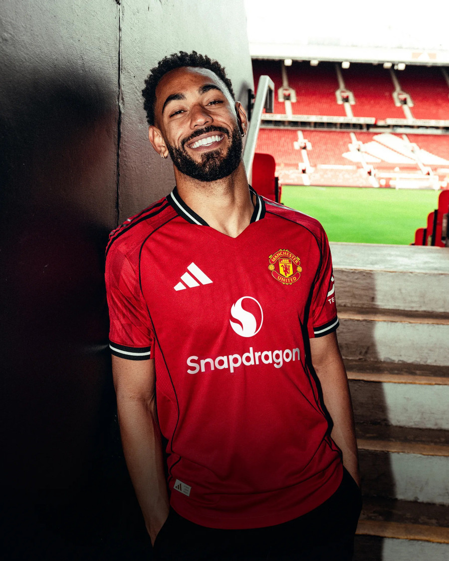 Matheus Cunha rạng rỡ tại lễ ra mắt Man Utd hôm 12/6. exclusive-coverage-matheus-cunha.jpg