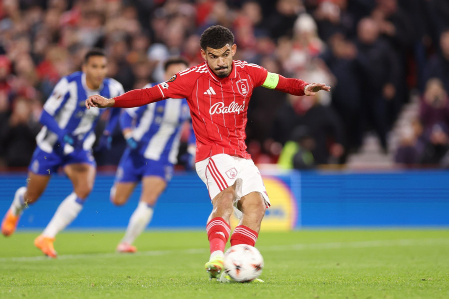 Thủ quân Morgan Gibbs-White góp phần giúp Nottingham Forest đánh bại Porto 2-0 ở lượt trận thứ ba vòng bảng Europa League. 2.jpg