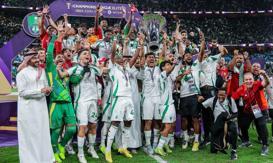 Cầu thủ Al-Ahli mừng chức vô địch AFC Champions League Elite trên sân King Abdullah Sports City ở thành phố Jeddah. Ảnh: Al Ahli FC afc.jpg